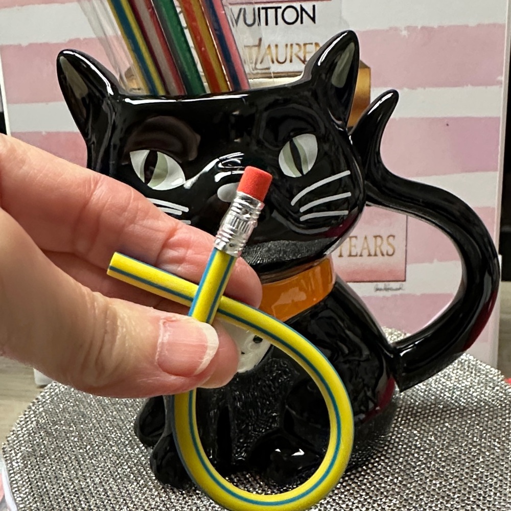 ❣️5|$25❣️Black Cat mug & 5 bendable Pencils. 🆕 - Picture 2 of 3
